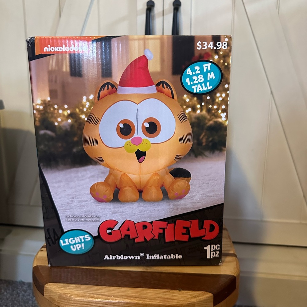 Gemmy Garfield Airblown Inflatable Christmas Nickelodeon 4.2 ft Tall Lights Up